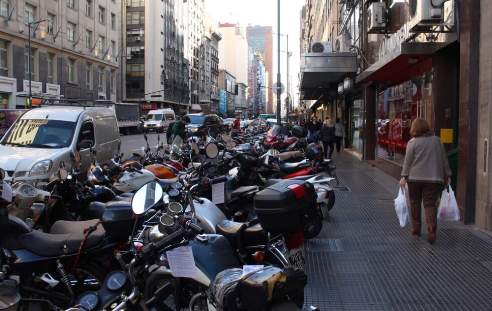 Motos usadas: el dueño directo concentra la oferta en casi todo el país. Fotografía editorial relacionada con oferta de motos usadas. publicada en Netaware