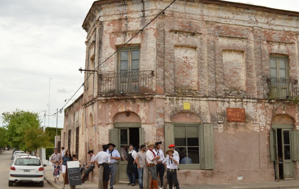 San Antonio de Areco: tradición y diseño de autor en sus talleres. Imagen destacada sobre tradición y diseño de autor. publicada en Netaware