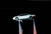 Tesla ofrece reservas del Roadster sin garantizar su entrega. Fotografía editorial relacionada con contrato del Tesla Roadster. publicada en Netaware