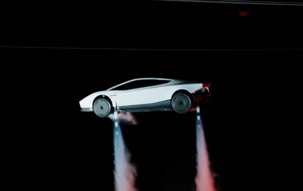 Tesla ofrece reservas del Roadster sin garantizar su entrega. Fotografía editorial relacionada con contrato del Tesla Roadster. publicada en Netaware