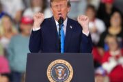 Trump, la IA y la política convertida en espectáculo. Fotografía editorial relacionada con Trump política convertida espectáculo. publicada en Netaware
