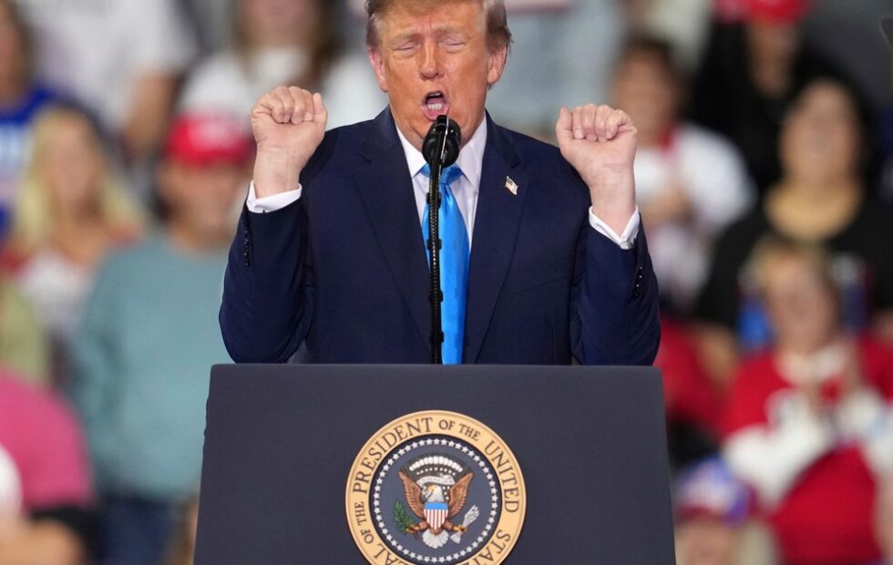 Trump, la IA y la política convertida en espectáculo. Fotografía editorial relacionada con Trump política convertida espectáculo. publicada en Netaware