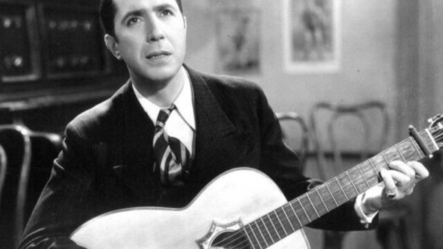Uruguay declara el 11 de diciembre Día del Natalicio de Gardel. Fotografía editorial relacionada con natalicio de Carlos Gardel. publicada en Netaware