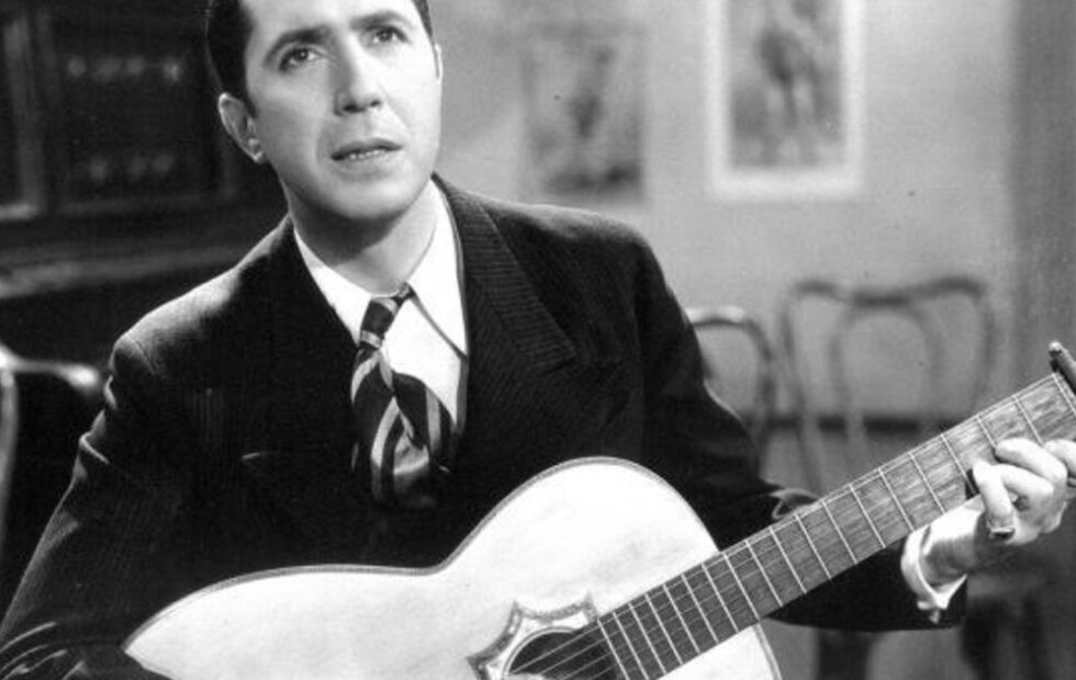 Uruguay declara el 11 de diciembre Día del Natalicio de Gardel. Fotografía editorial relacionada con natalicio de Carlos Gardel. publicada en Netaware